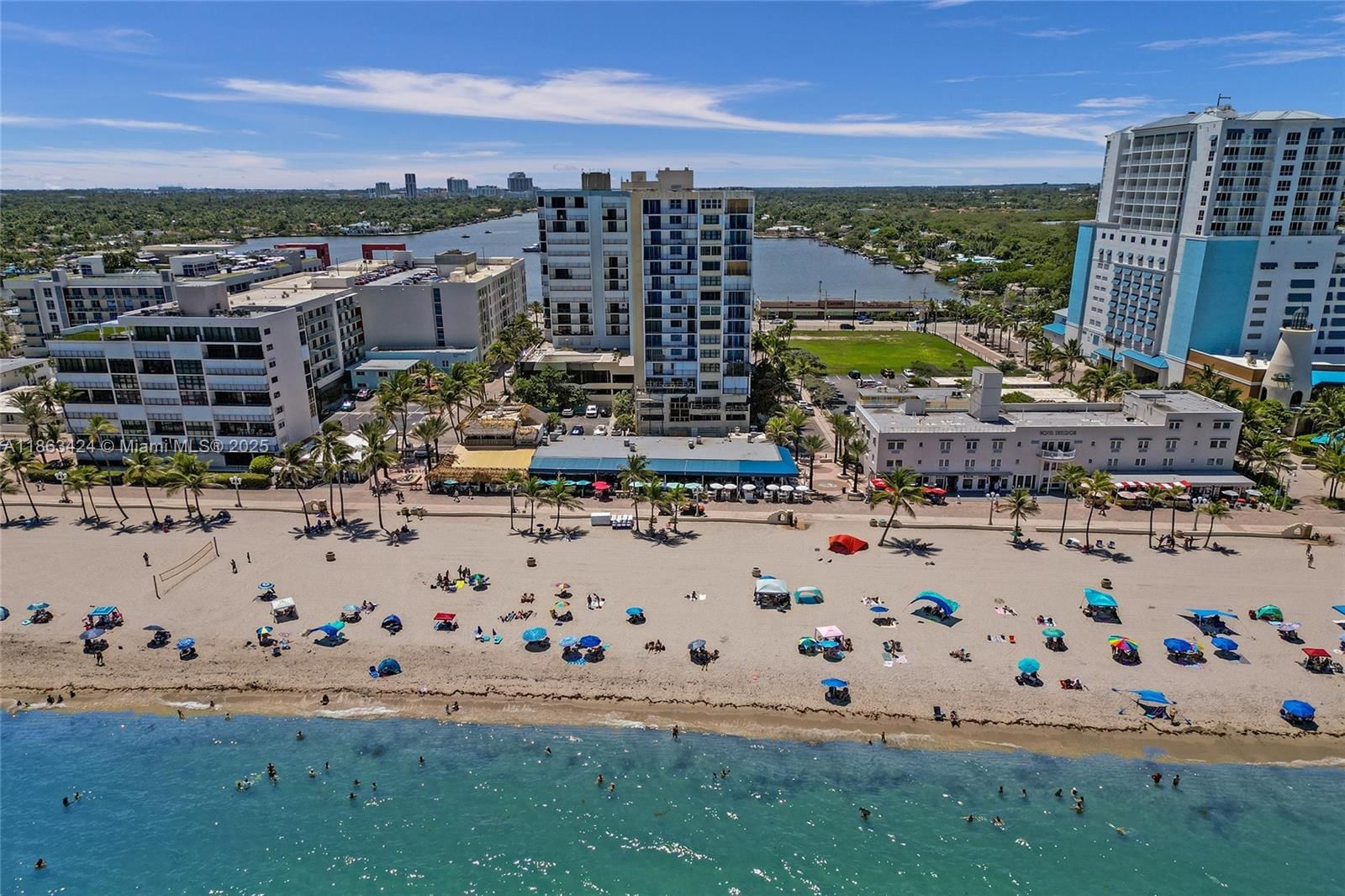 Real estate property located at 322 Buchanan St #810, Broward, Crystal Tower Inc Condo, Hollywood, FL