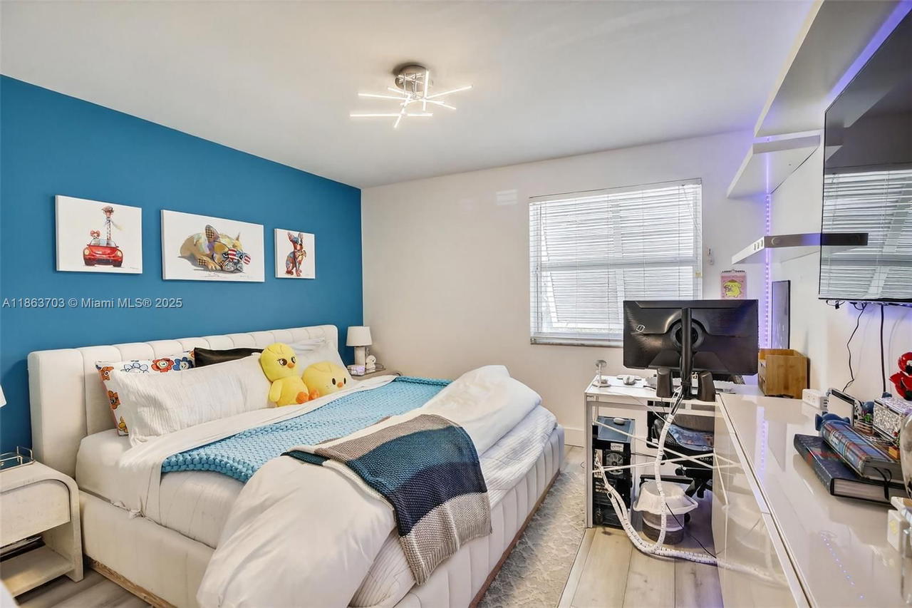 Real estate property located at 1530 Golfview Dr, Broward, Everglades Sugar & Land C, Pembroke Pines, FL