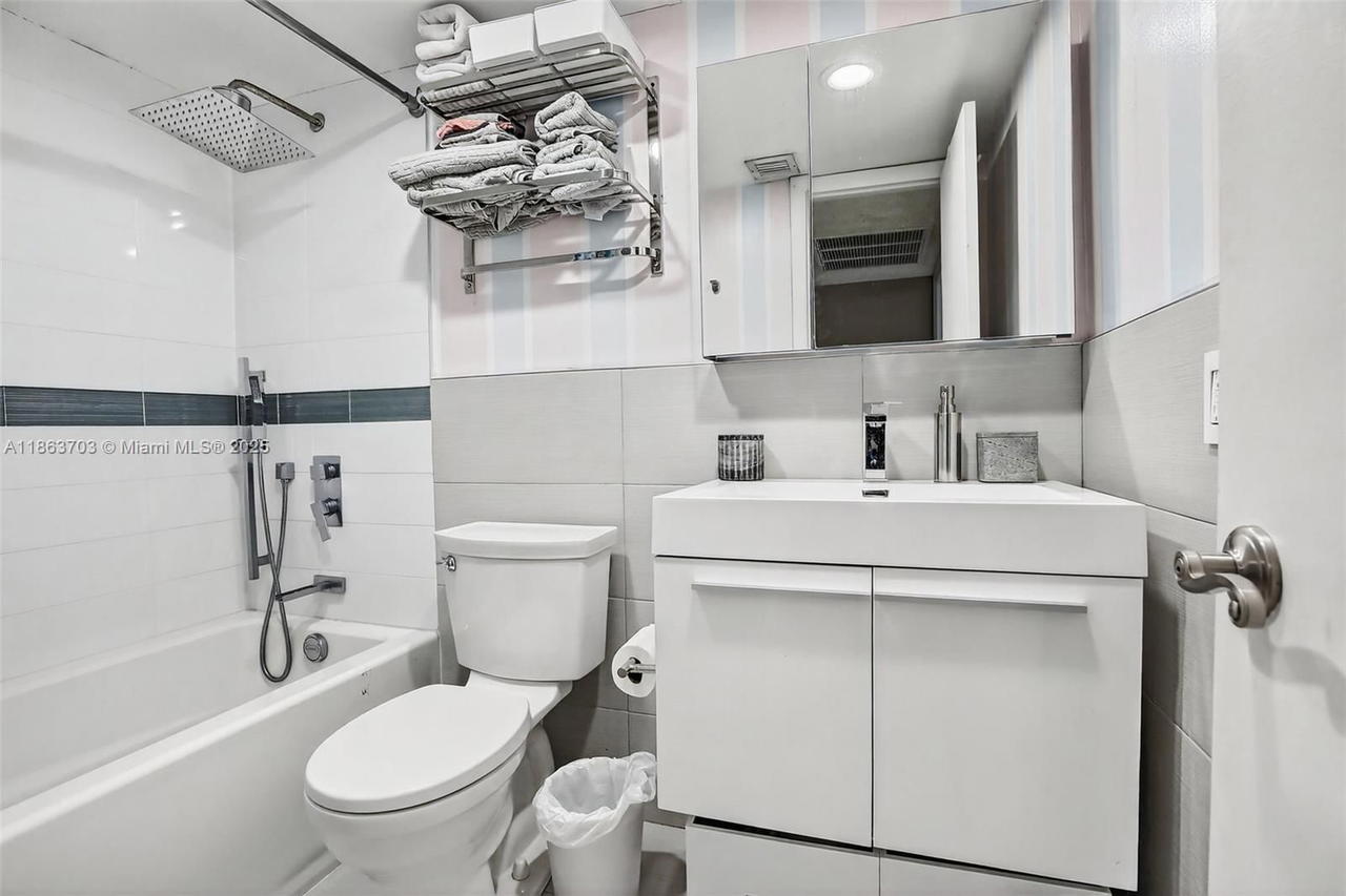 Real estate property located at 1530 Golfview Dr, Broward, Everglades Sugar & Land C, Pembroke Pines, FL