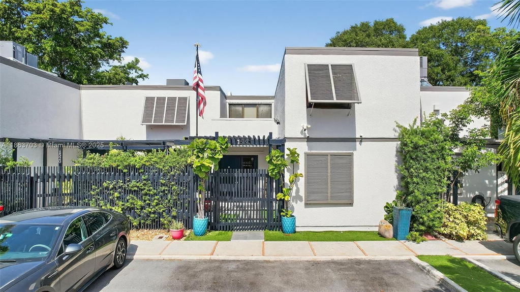 Real estate property located at 1530 Golfview Dr, Broward, Everglades Sugar & Land C, Pembroke Pines, FL