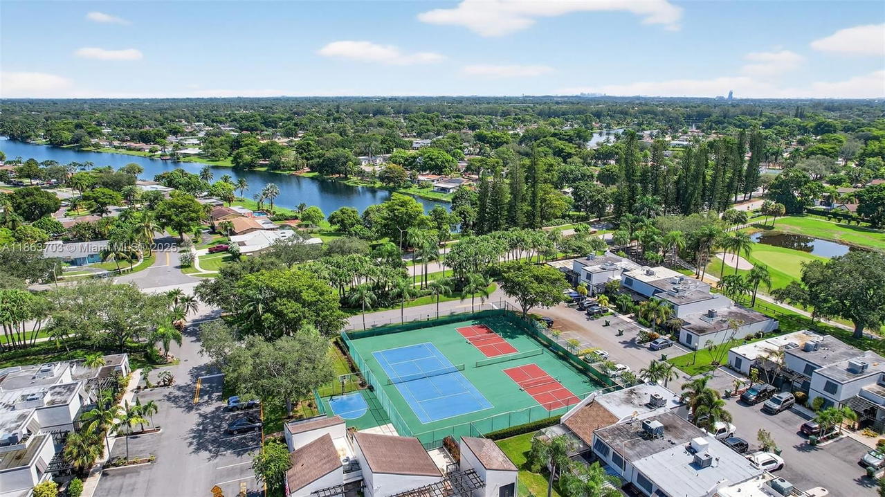 Real estate property located at 1530 Golfview Dr, Broward, Everglades Sugar & Land C, Pembroke Pines, FL