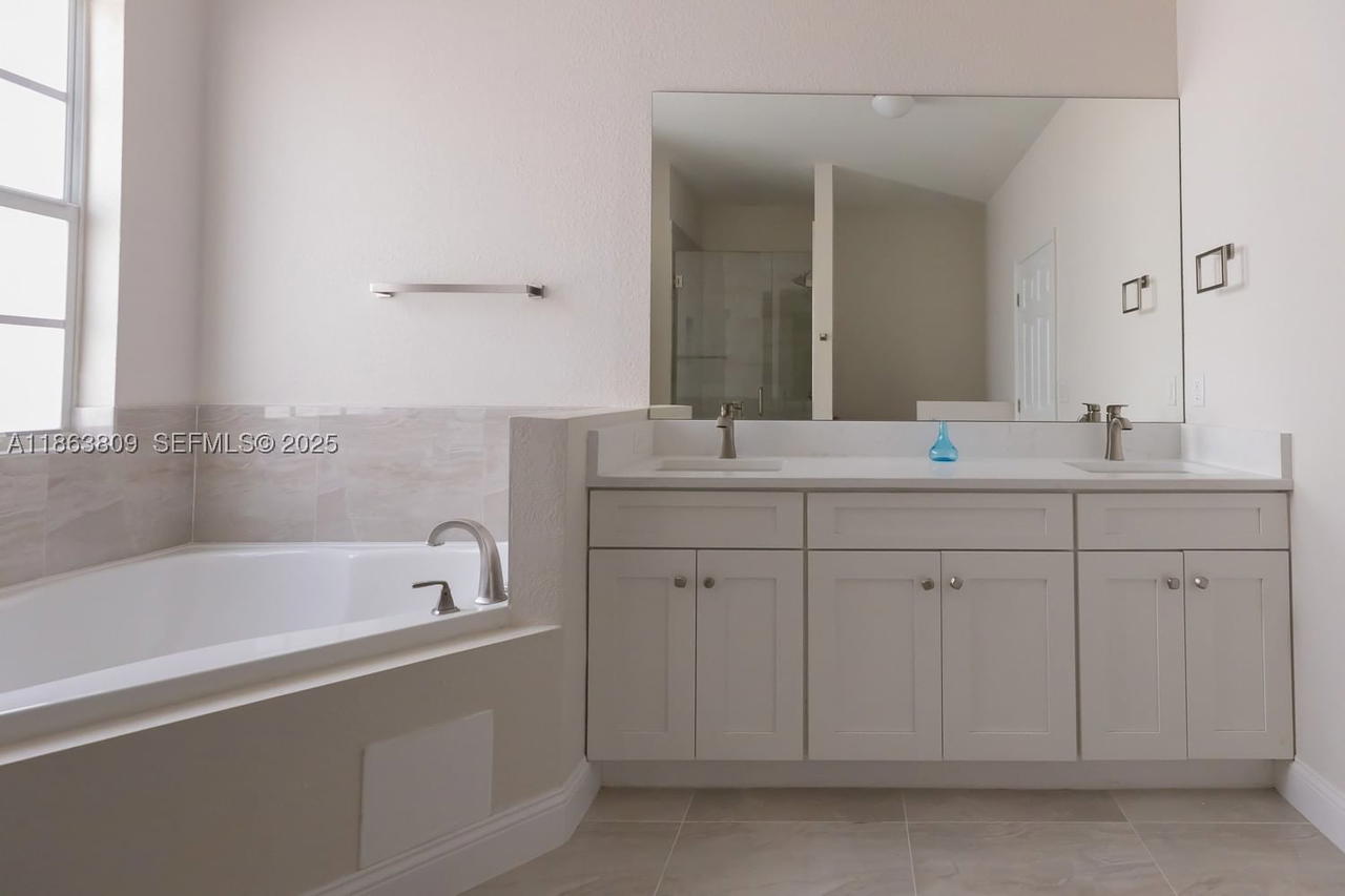 Real estate property located at 5400 57th Ct, Broward, Tamarac Circle, Tamarac, FL