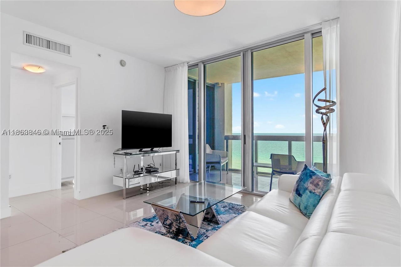 Real estate property located at 6899 Collins Ave #808, Miami-dade, North Carillon Beach Cond, Miami Beach, FL