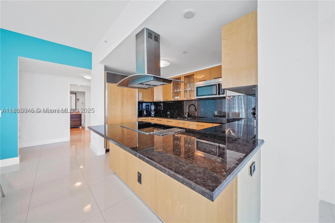 Real estate property located at 6899 Collins Ave #808, Miami-dade, North Carillon Beach Cond, Miami Beach, FL