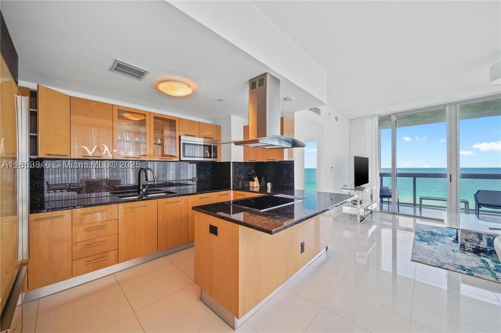 Real estate property located at 6899 Collins Ave #808, Miami-dade, North Carillon Beach Cond, Miami Beach, FL