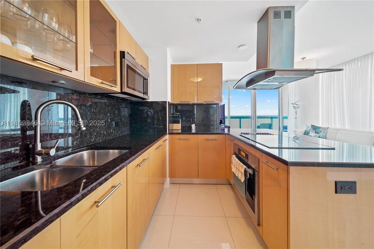 Real estate property located at 6899 Collins Ave #808, Miami-dade, North Carillon Beach Cond, Miami Beach, FL