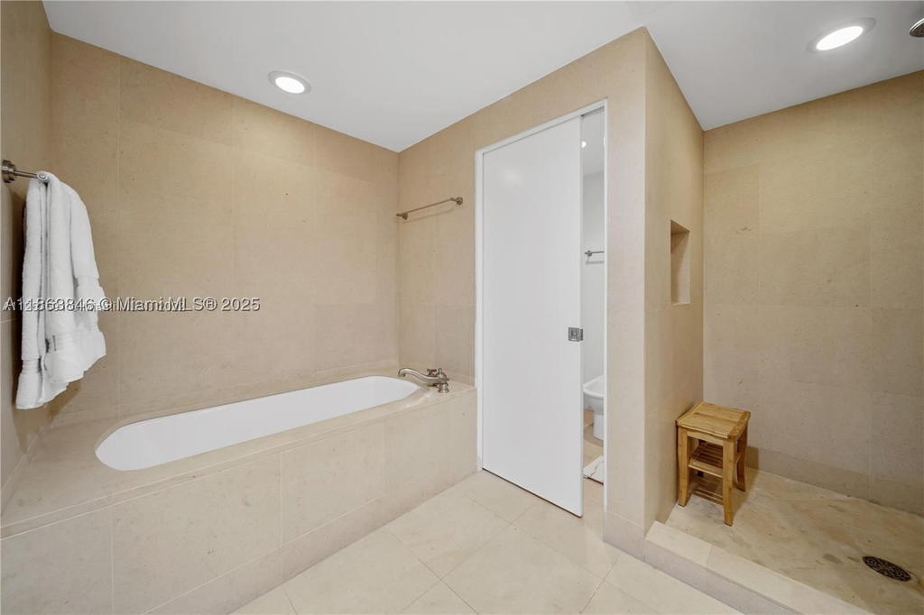 Real estate property located at 6899 Collins Ave #808, Miami-dade, North Carillon Beach Cond, Miami Beach, FL