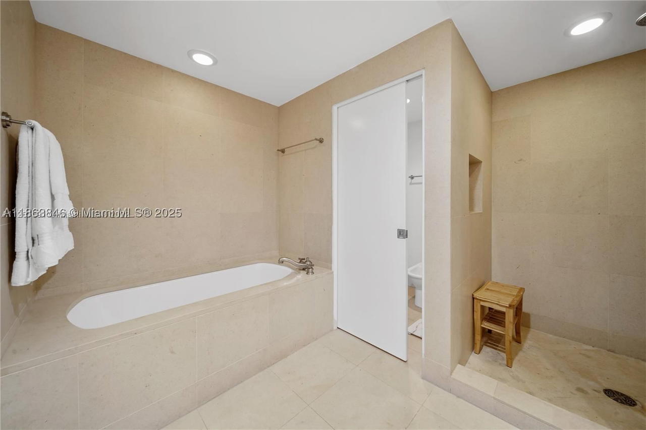 Real estate property located at 6899 Collins Ave #808, Miami-dade, North Carillon Beach Cond, Miami Beach, FL