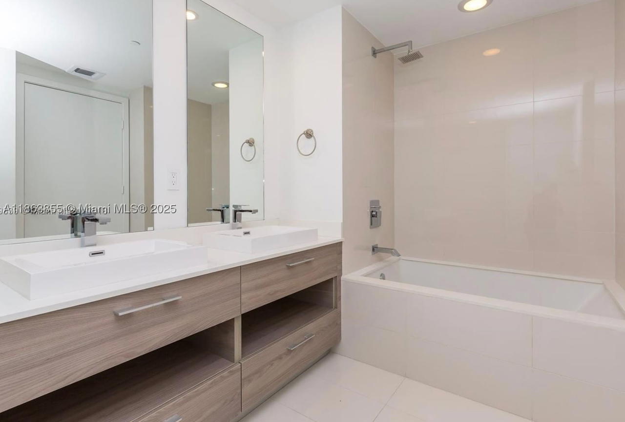 Real estate property located at 1300 Miami Ave #1602, Miami-dade, 1300 S Miami Avenue Condo, Miami, FL