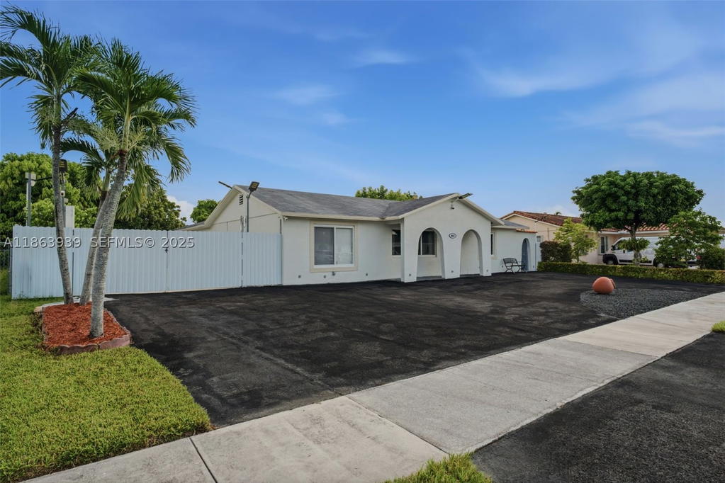 Real estate property located at 6553 148th Pl, Miami-dade, Westwind Lakes Sec 2, Miami, FL