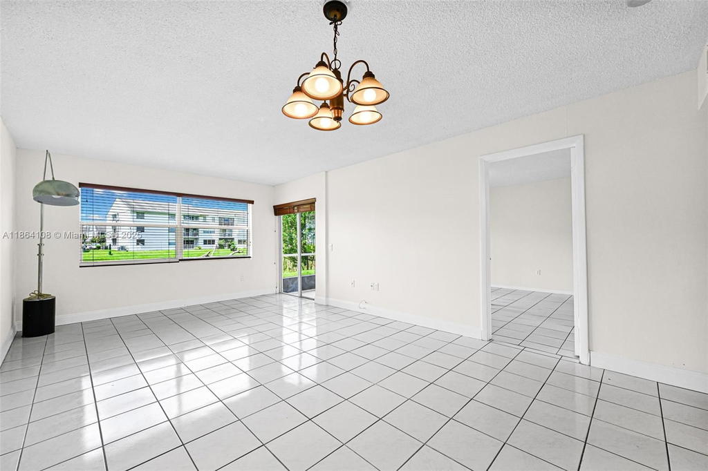 Real estate property located at 8420 154th Cir Ct #512, Miami-dade, Lake & Tennis Villas Ph 1, Miami, FL