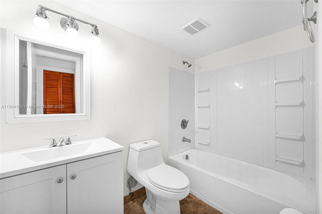 Real estate property located at 8420 154th Cir Ct #512, Miami-dade, Lake & Tennis Villas Ph 1, Miami, FL