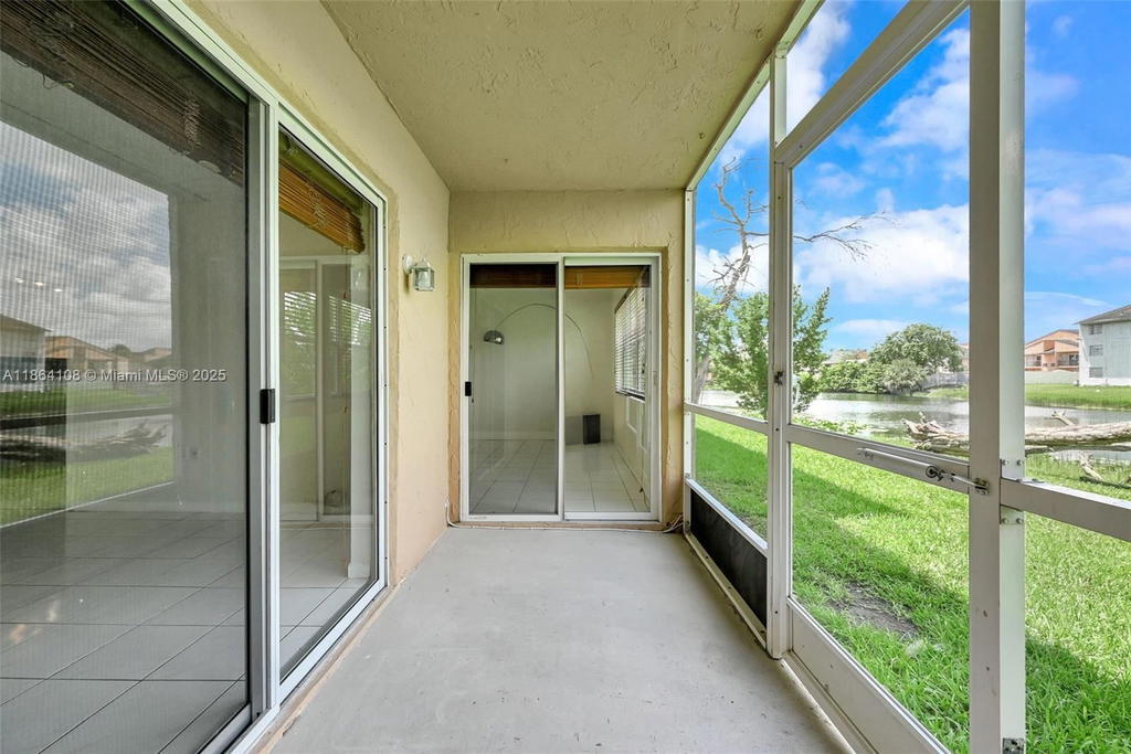 Real estate property located at 8420 154th Cir Ct #512, Miami-dade, Lake & Tennis Villas Ph 1, Miami, FL