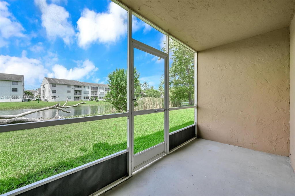 Real estate property located at 8420 154th Cir Ct #512, Miami-dade, Lake & Tennis Villas Ph 1, Miami, FL