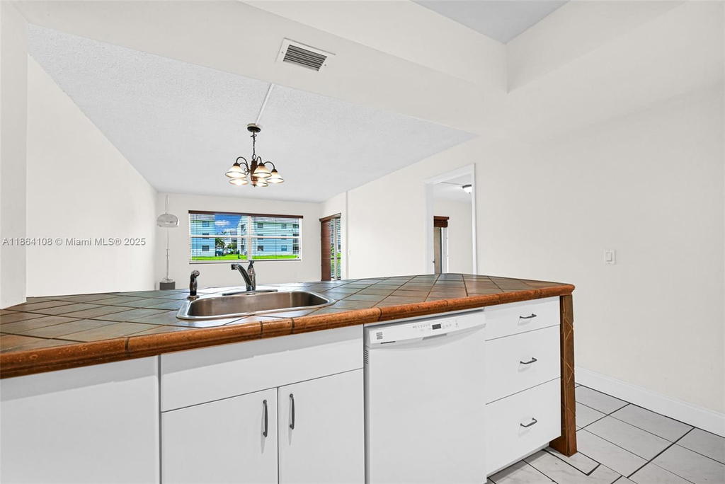 Real estate property located at 8420 154th Cir Ct #512, Miami-dade, Lake & Tennis Villas Ph 1, Miami, FL