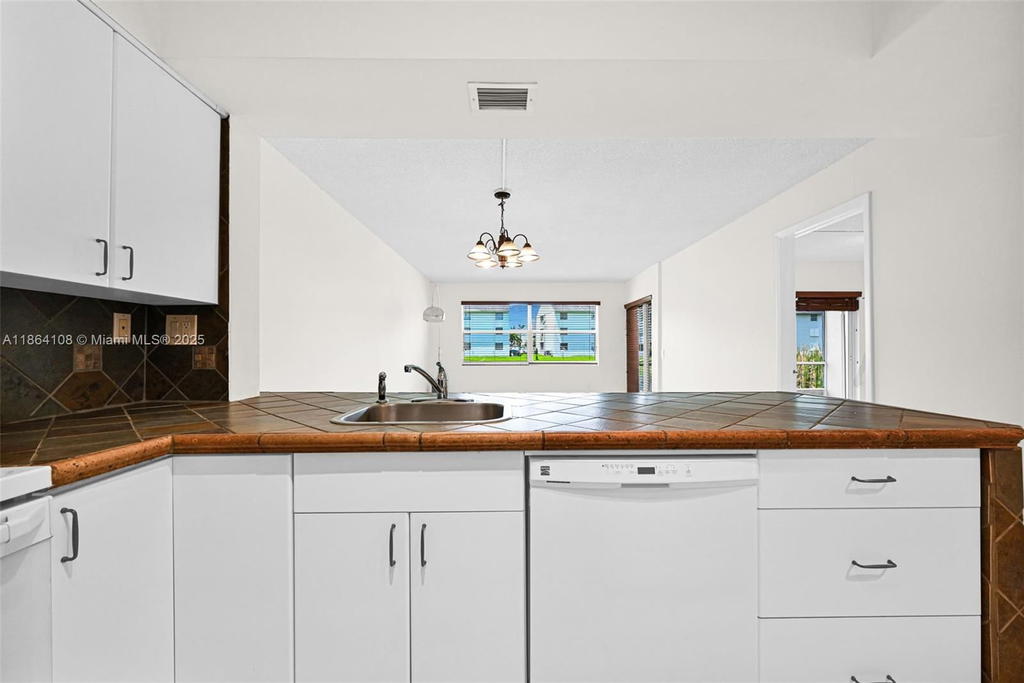 Real estate property located at 8420 154th Cir Ct #512, Miami-dade, Lake & Tennis Villas Ph 1, Miami, FL