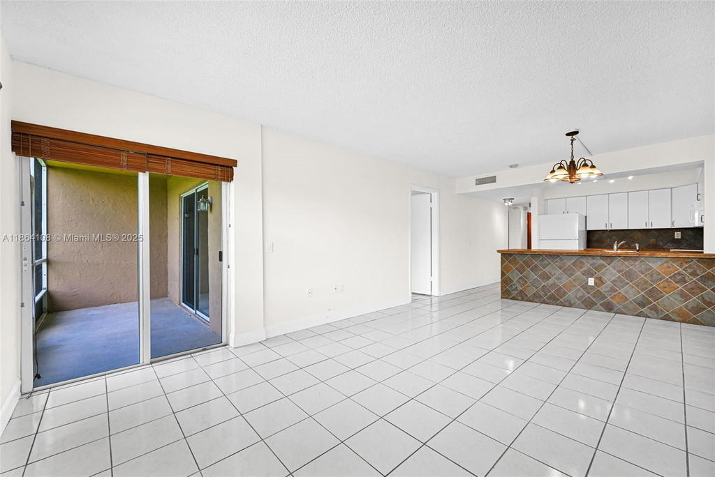 Real estate property located at 8420 154th Cir Ct #512, Miami-dade, Lake & Tennis Villas Ph 1, Miami, FL
