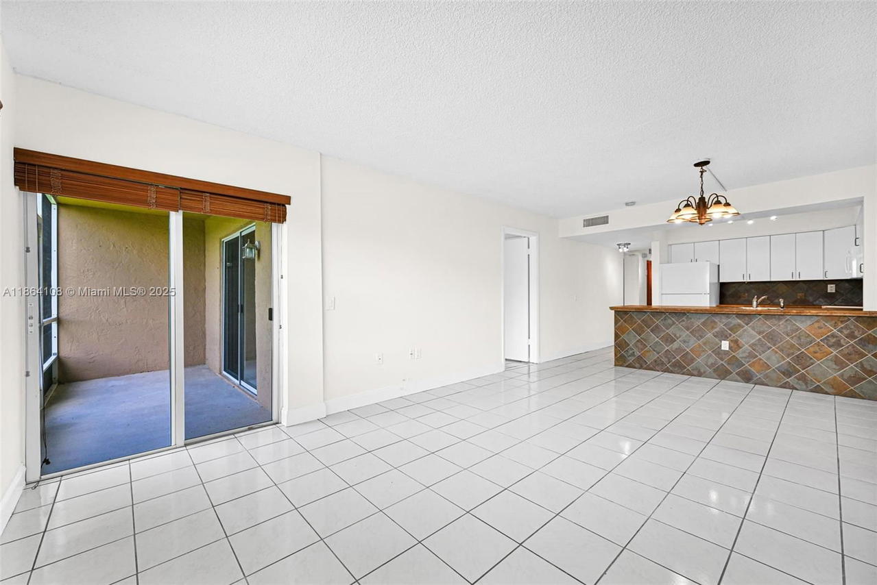 Real estate property located at 8420 154th Cir Ct #512, Miami-dade, Lake & Tennis Villas Ph 1, Miami, FL