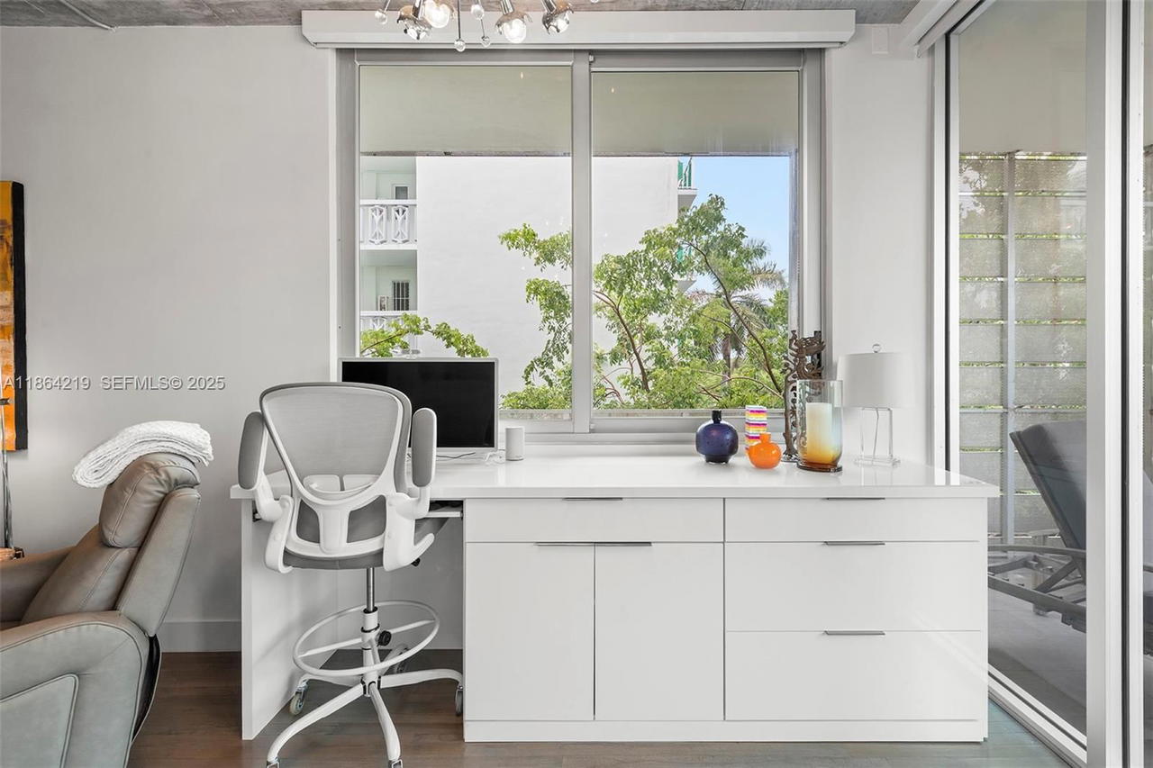 Real estate property located at 1700 Meridian Ave #307, Miami-dade, The Montclair Condo, Miami Beach, FL