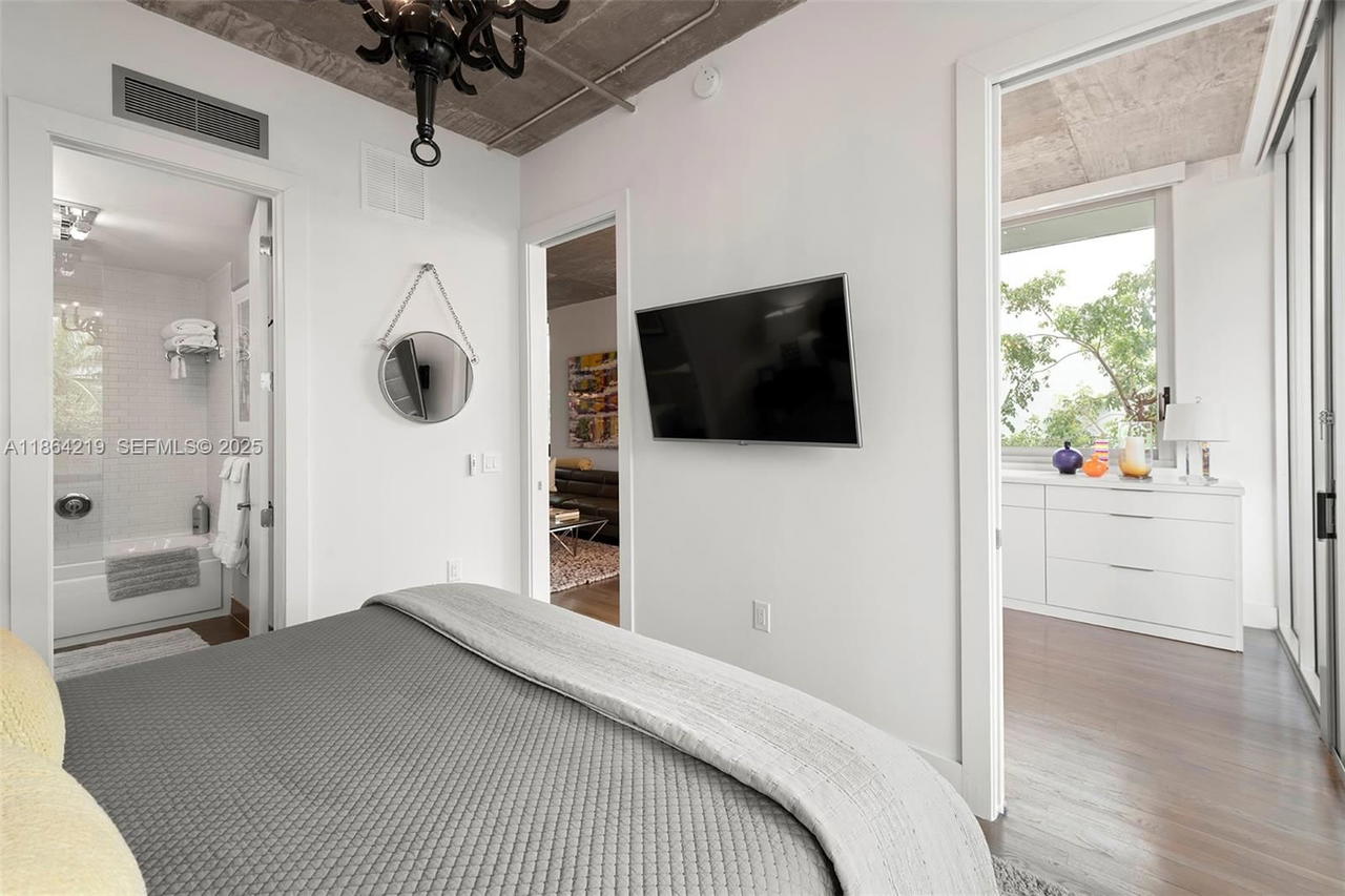 Real estate property located at 1700 Meridian Ave #307, Miami-dade, The Montclair Condo, Miami Beach, FL