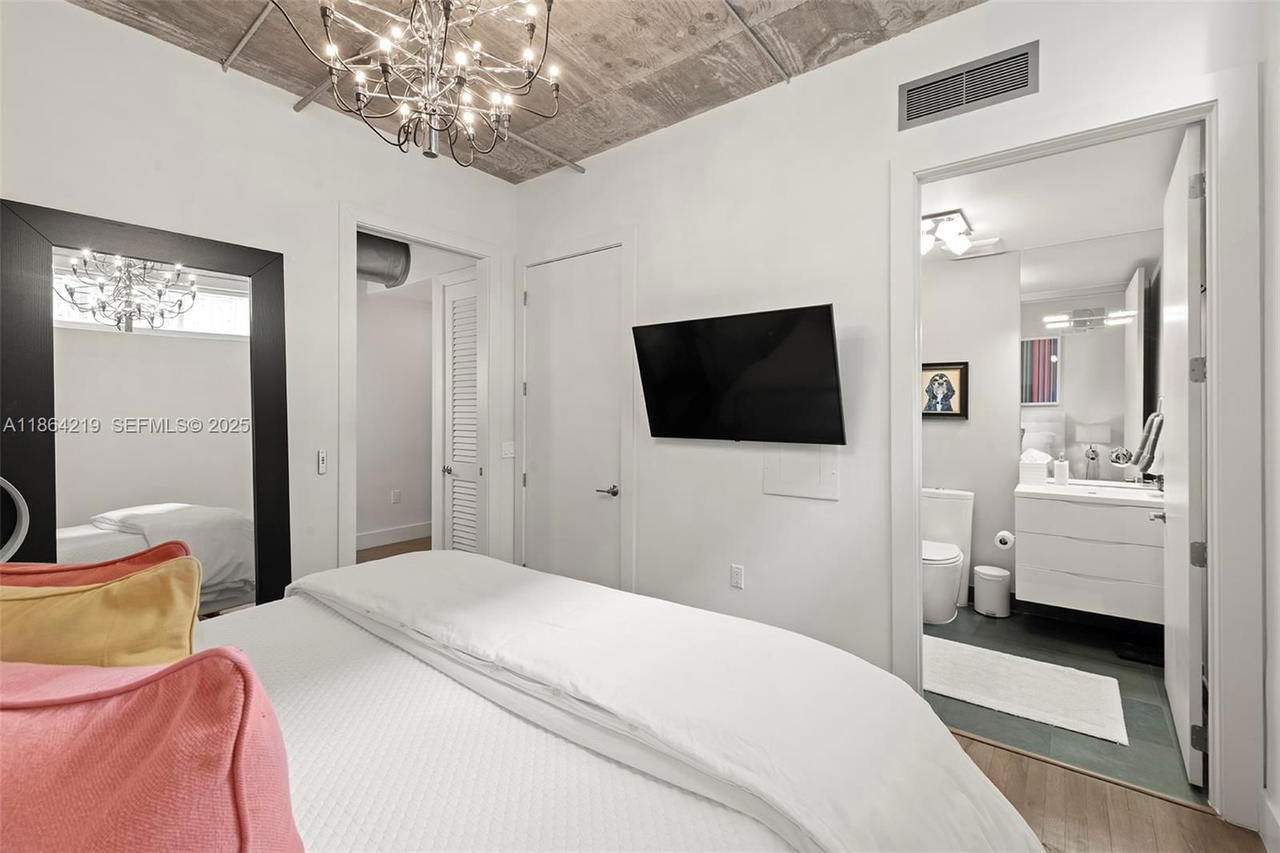 Real estate property located at 1700 Meridian Ave #307, Miami-dade, The Montclair Condo, Miami Beach, FL
