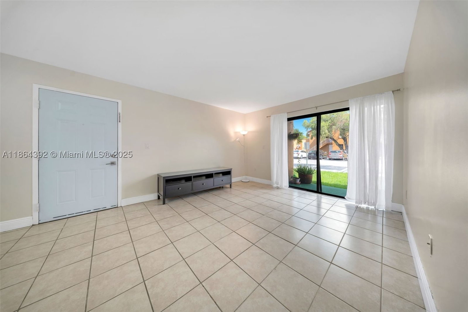 Real estate property located at 15620 80th St H-101, Miami-dade, The Courts At Kendall, Miami, FL