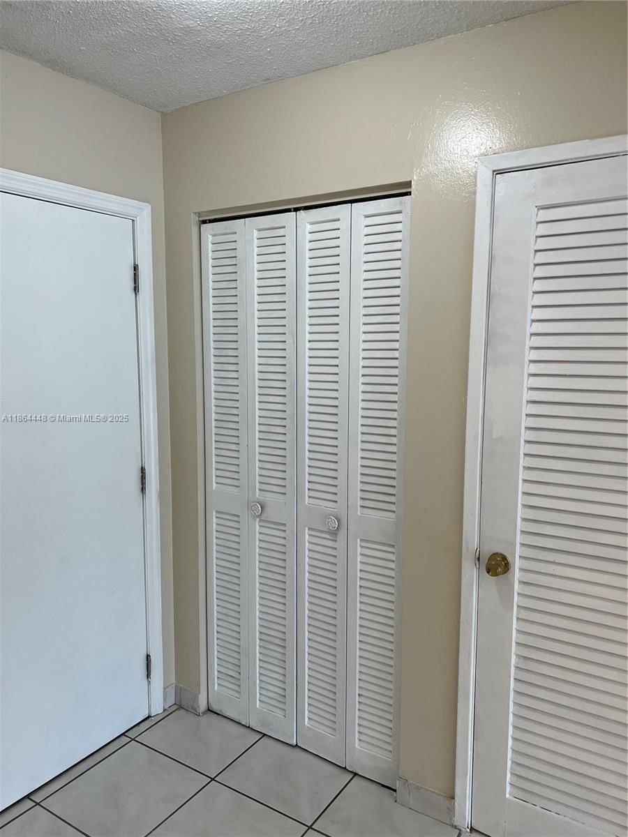 Real estate property located at 1680 191st St #216-2, Miami-dade, Jade Winds Group Allamand, Miami, FL