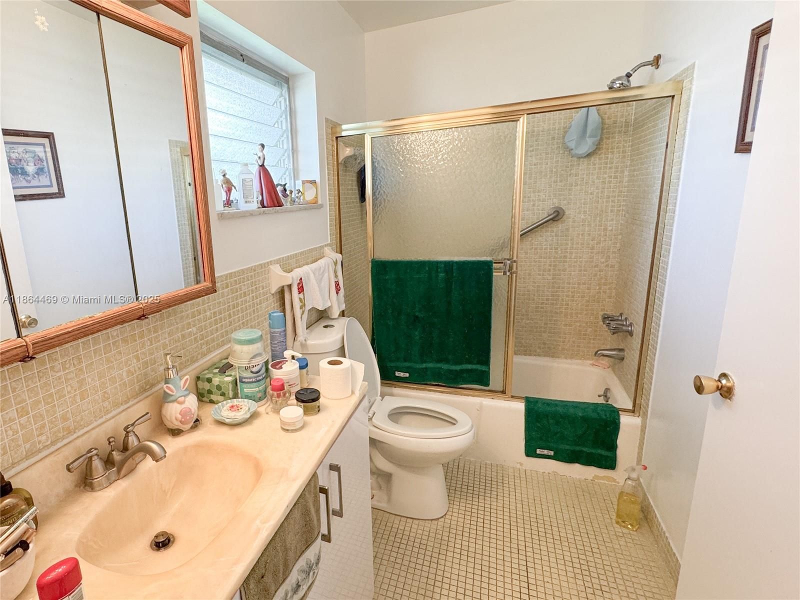 Real estate property located at 2300 Park Ln #105, Broward, Sheridan Lakes Condo Apts, Hollywood, FL