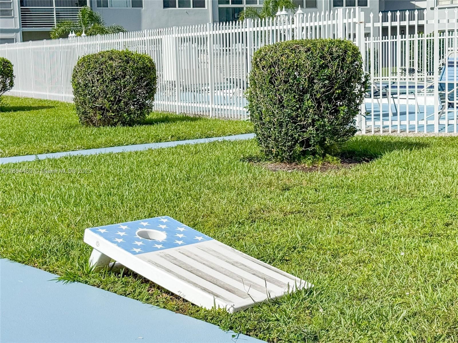 Real estate property located at 2300 Park Ln #105, Broward, Sheridan Lakes Condo Apts, Hollywood, FL