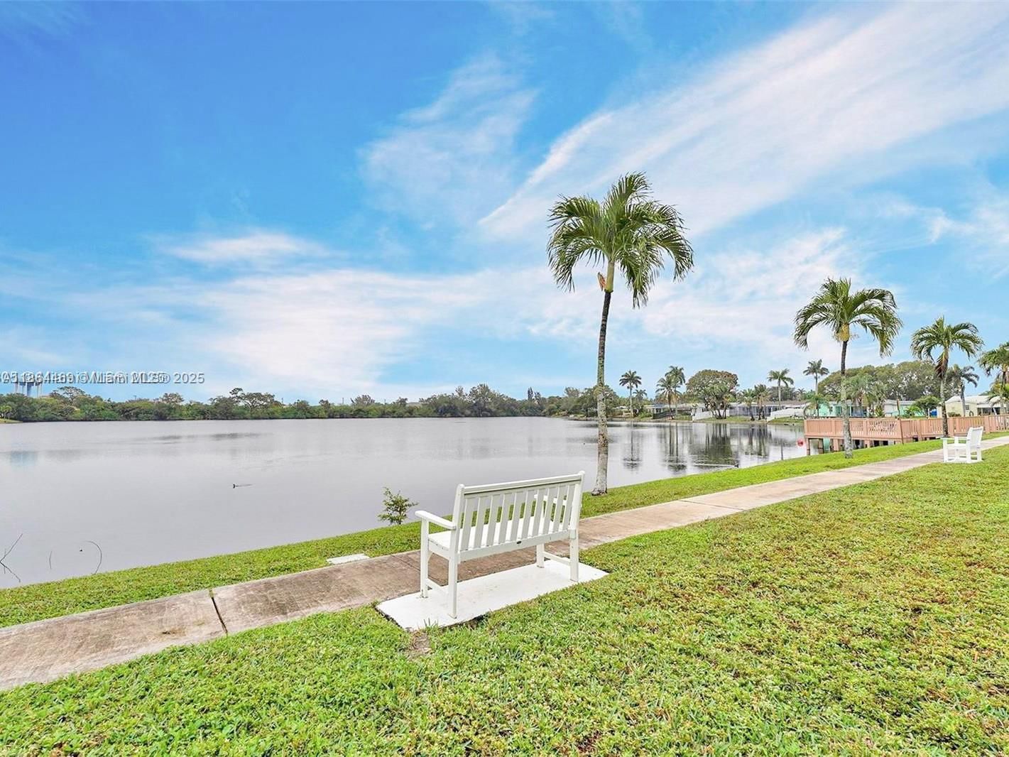 Real estate property located at 2300 Park Ln #105, Broward, Sheridan Lakes Condo Apts, Hollywood, FL