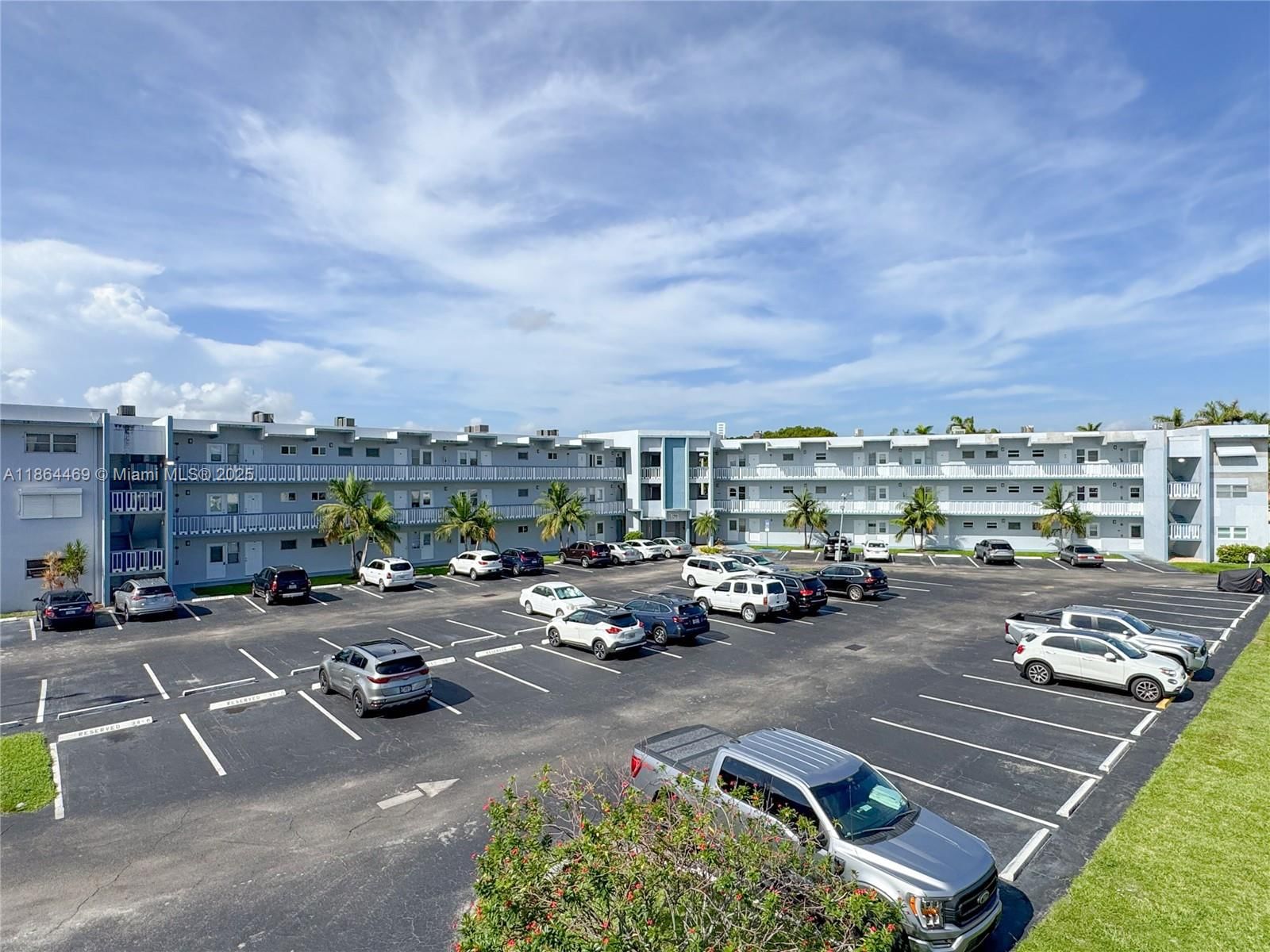 Real estate property located at 2300 Park Ln #105, Broward, Sheridan Lakes Condo Apts, Hollywood, FL