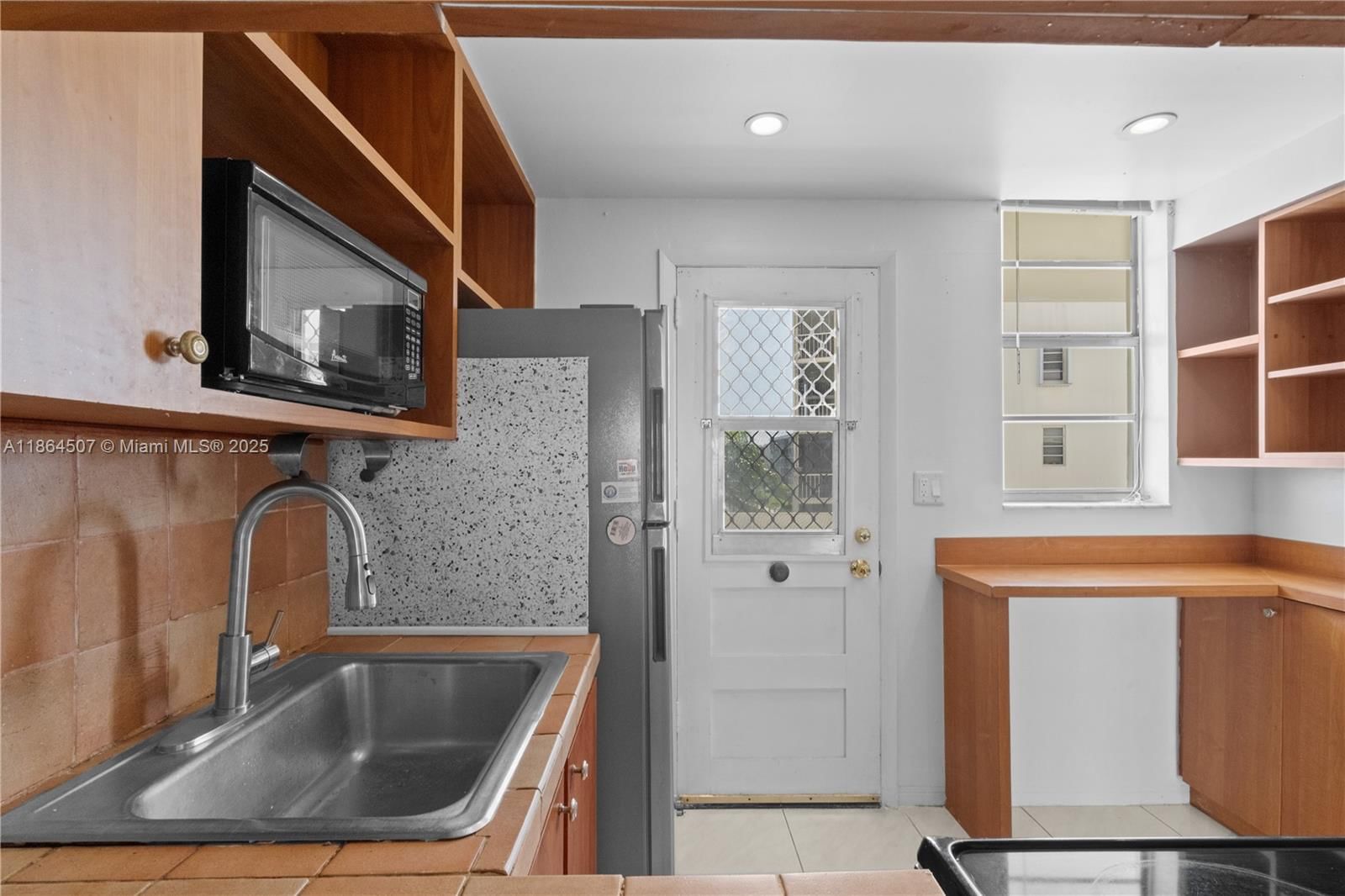Real estate property located at 3030 Marcos Drive T-412, Miami-dade, Point East Sec 4 Condo, Aventura, FL