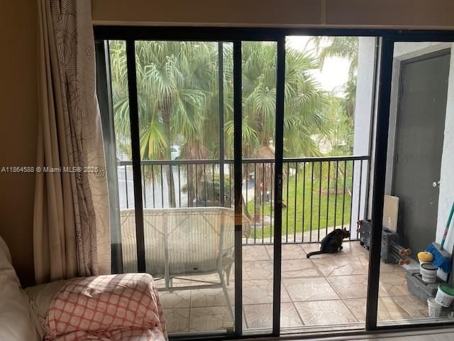 Real estate property located at 286 Racquet Club Rd #201, Broward, Gardens At Bonaventure 11, Weston, FL