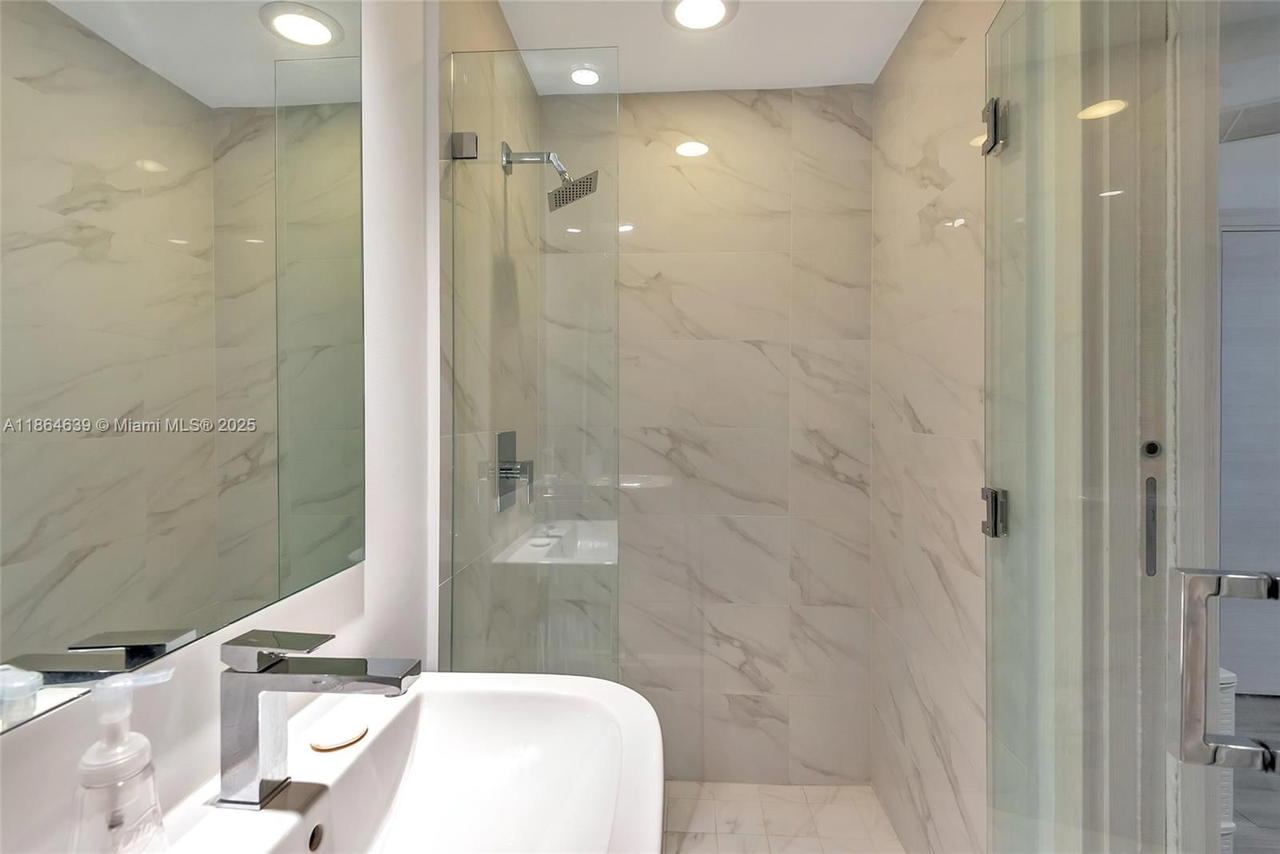 Real estate property located at 801 Miami Ave #1708, Miami-dade, 801 Sma Residences Condo, Miami, FL