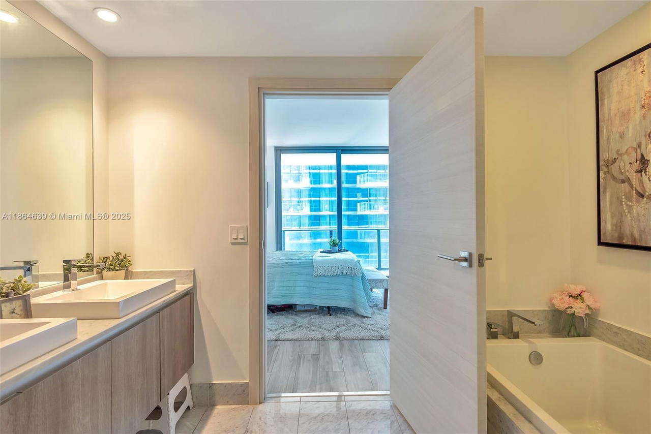 Real estate property located at 801 Miami Ave #1708, Miami-dade, 801 Sma Residences Condo, Miami, FL