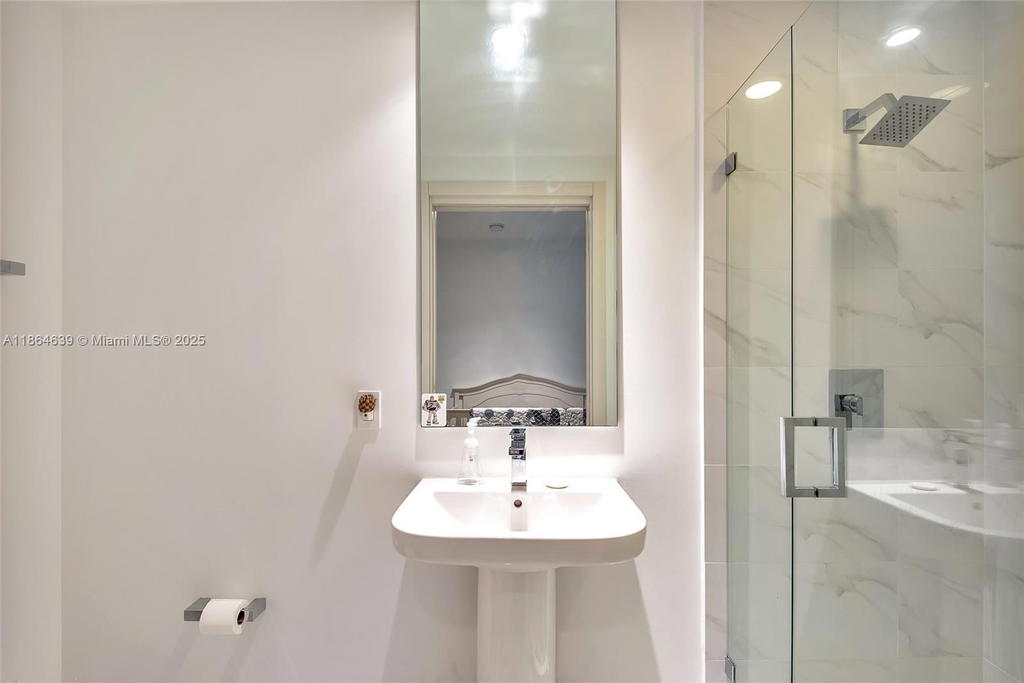 Real estate property located at 801 Miami Ave #1708, Miami-dade, 801 Sma Residences Condo, Miami, FL