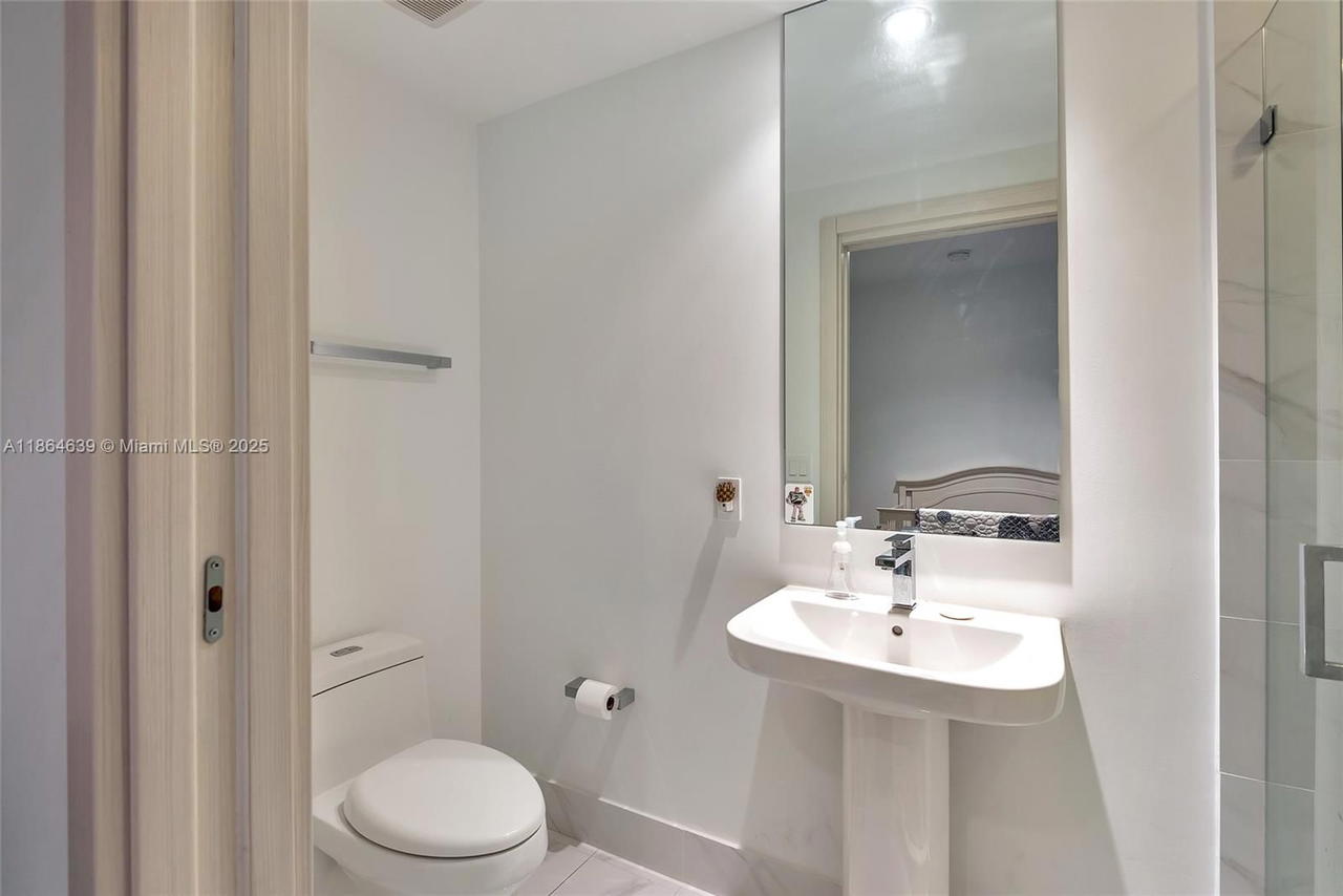 Real estate property located at 801 Miami Ave #1708, Miami-dade, 801 Sma Residences Condo, Miami, FL