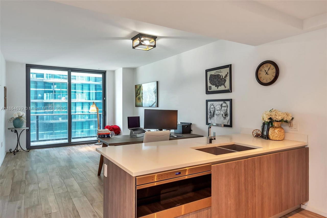 Real estate property located at 801 Miami Ave #1708, Miami-dade, 801 Sma Residences Condo, Miami, FL