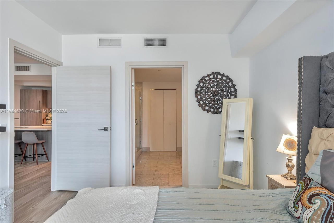 Real estate property located at 801 Miami Ave #1708, Miami-dade, 801 Sma Residences Condo, Miami, FL