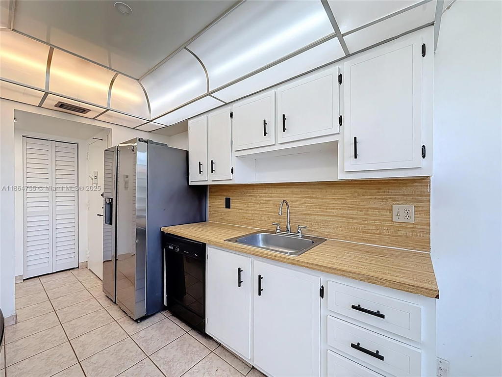 Real estate property located at 1100 Saint Charles Pl #219, Broward, Park Place Condominium No, Pembroke Pines, FL