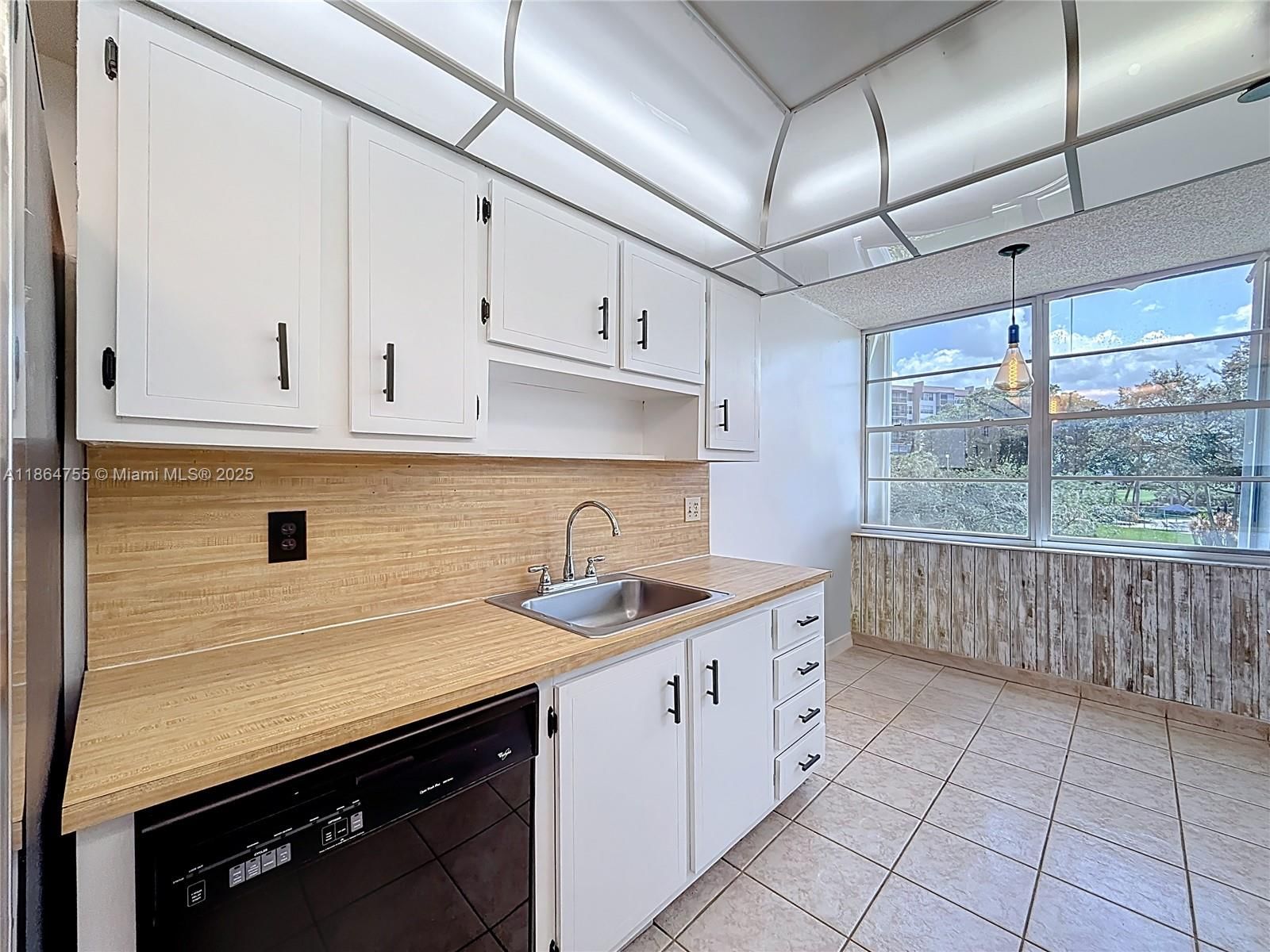Real estate property located at 1100 Saint Charles Pl #219, Broward, Park Place Condominium No, Pembroke Pines, FL