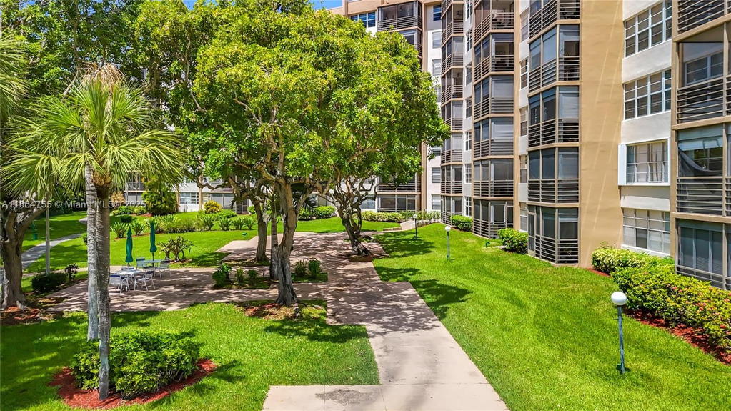 Real estate property located at 1100 Saint Charles Pl #219, Broward, Park Place Condominium No, Pembroke Pines, FL