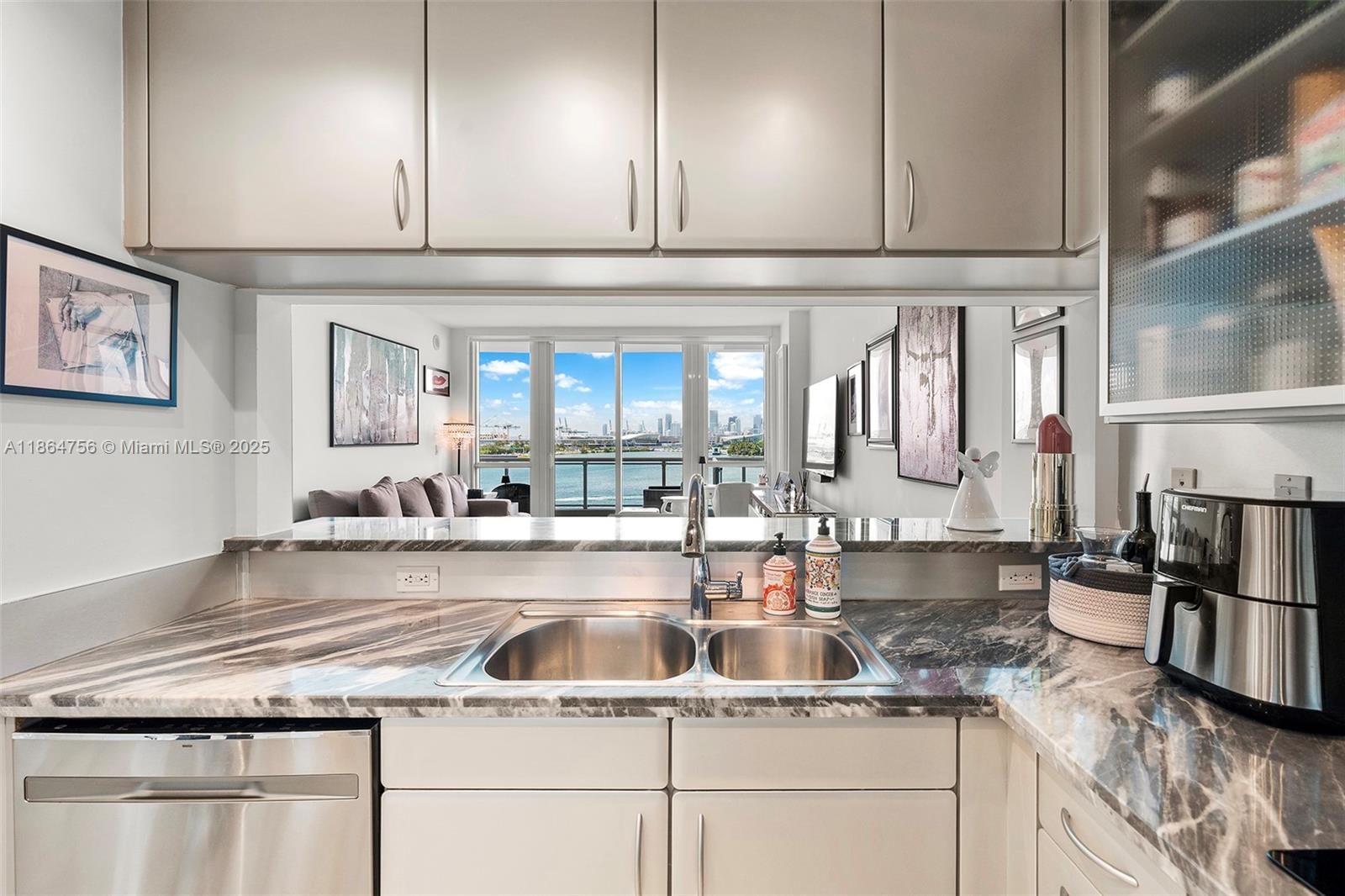 Real estate property located at 540 West Ave #712, Miami-dade, The Bentley Bay Condo, Miami Beach, FL