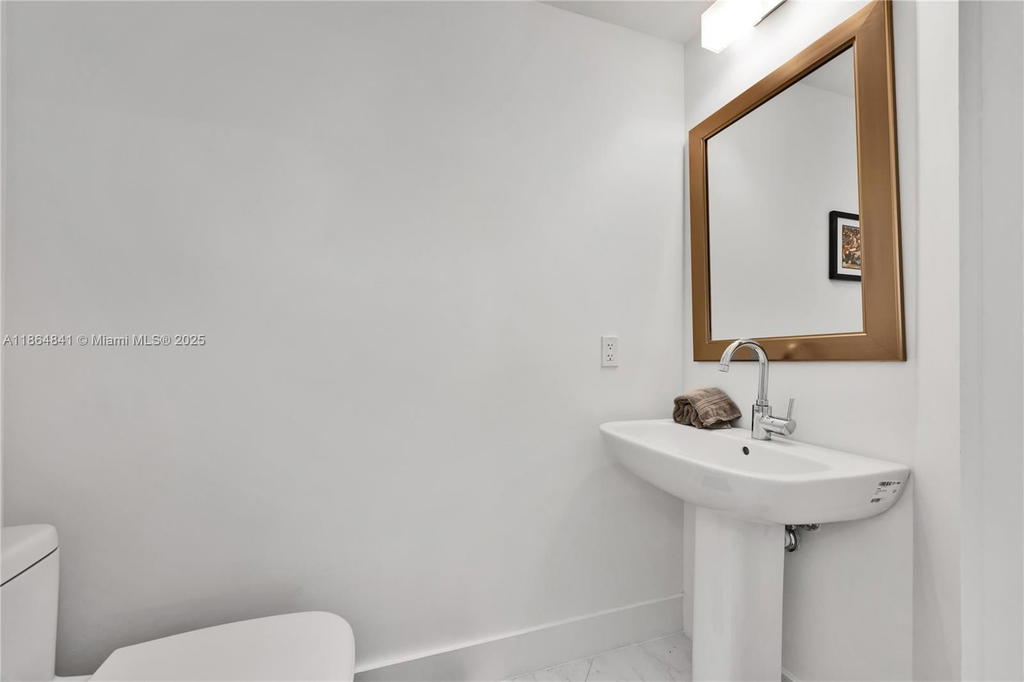 Real estate property located at 301 Altara Ave #511, Miami-dade, Merrick Manor Condo, Coral Gables, FL