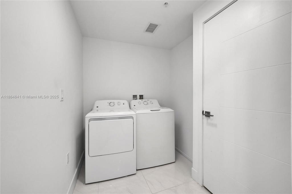 Real estate property located at 301 Altara Ave #511, Miami-dade, Merrick Manor Condo, Coral Gables, FL