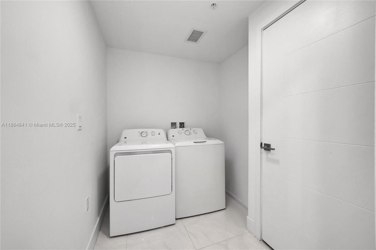 Real estate property located at 301 Altara Ave #511, Miami-dade, Merrick Manor Condo, Coral Gables, FL