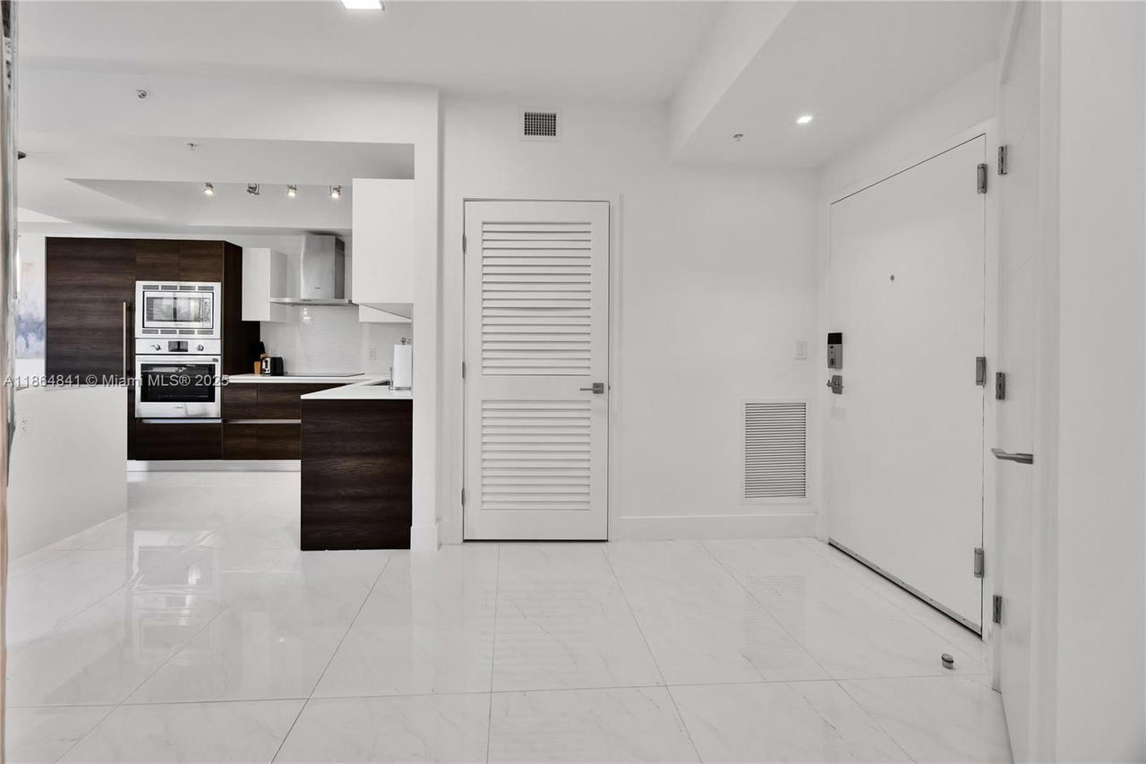 Real estate property located at 301 Altara Ave #511, Miami-dade, Merrick Manor Condo, Coral Gables, FL