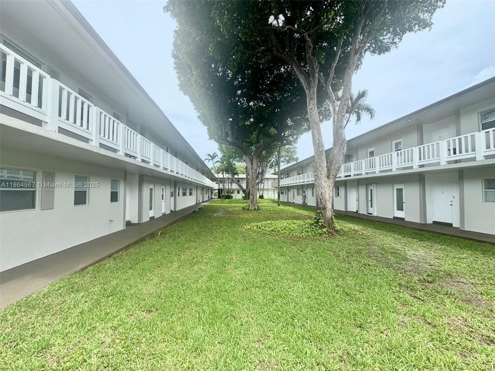Real estate property located at 430 2nd Ave #4, Broward, Sequoia Gardens Iii Condo, Deerfield Beach, FL
