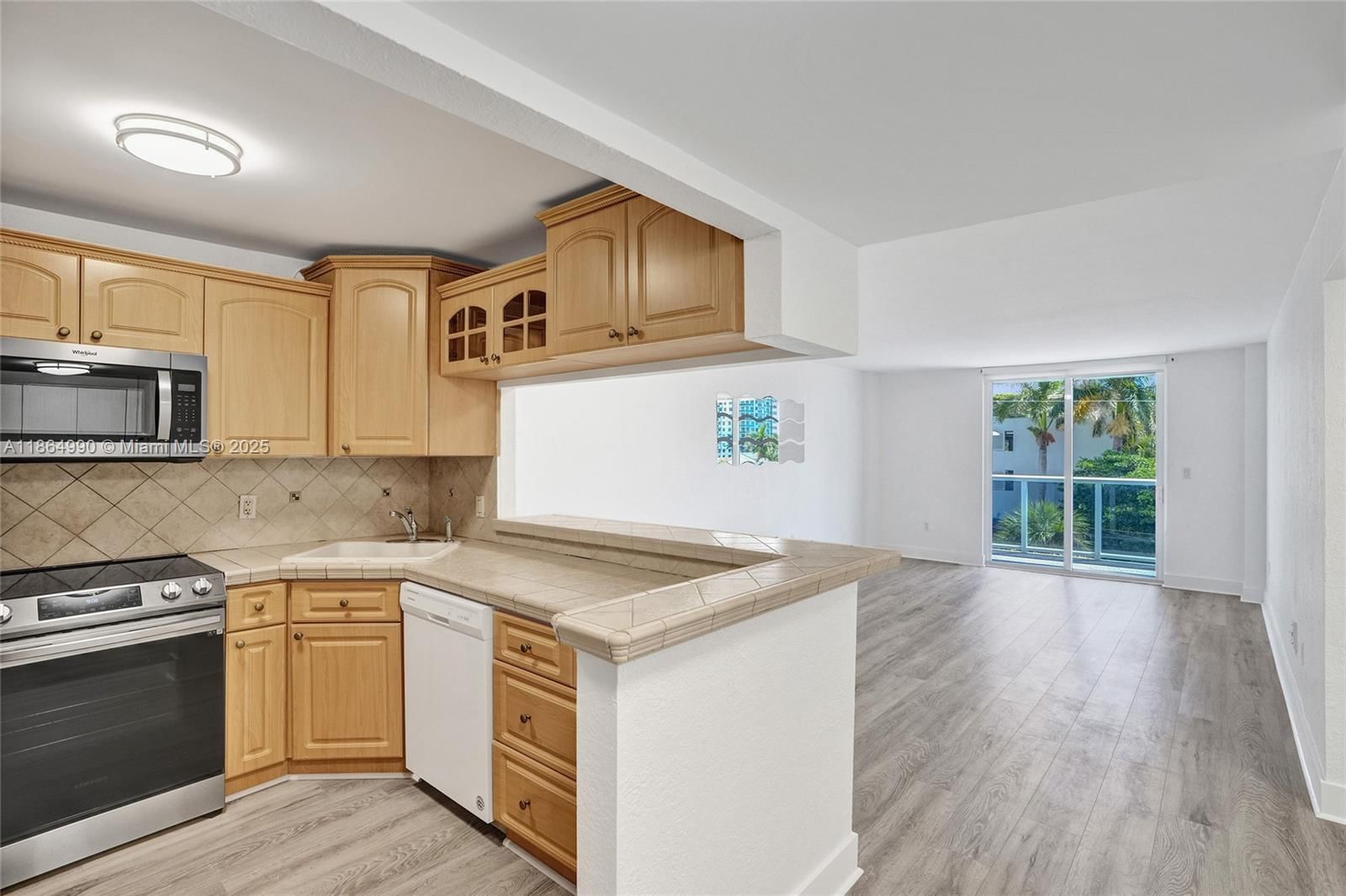 Real estate property located at 7928 West Dr #303, Miami-dade, The Islander Club Condo, North Bay Village, FL