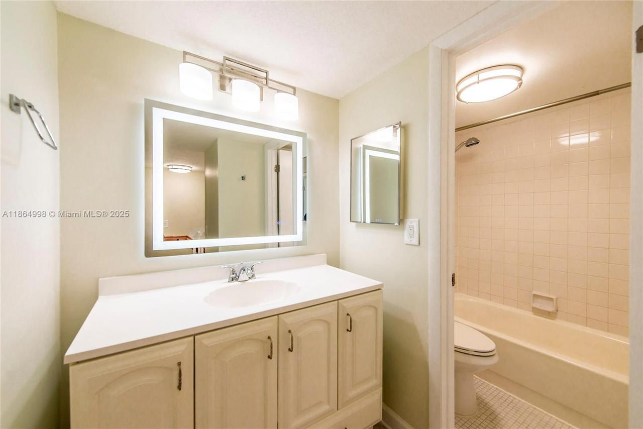 Real estate property located at 4600 67th Ave #237, Miami-dade, Sunwood Condo, Miami, FL